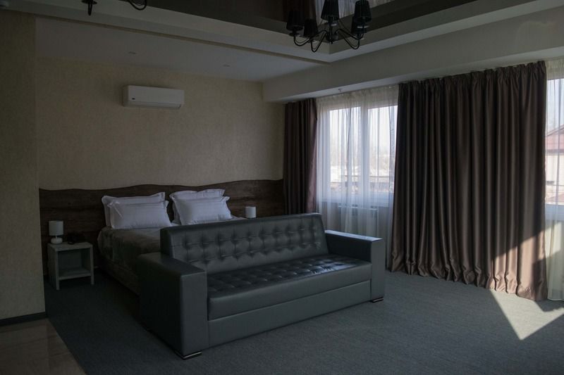 My Hotel Бишкек Экстерьер фото